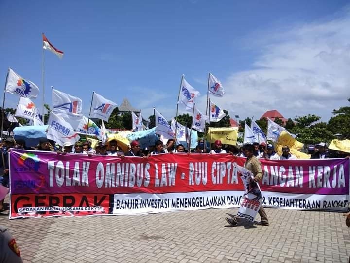 Tolak Omnibus Law, FSPMI Duduki Gedung Dewan