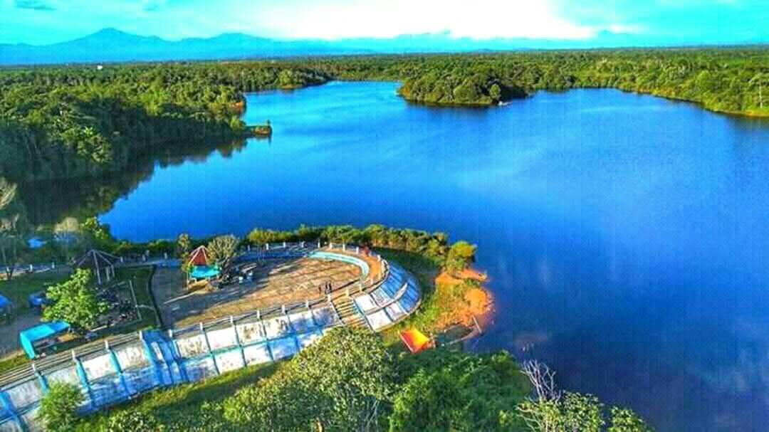 Bangun Sarana Air Bersih di Danau Nibung