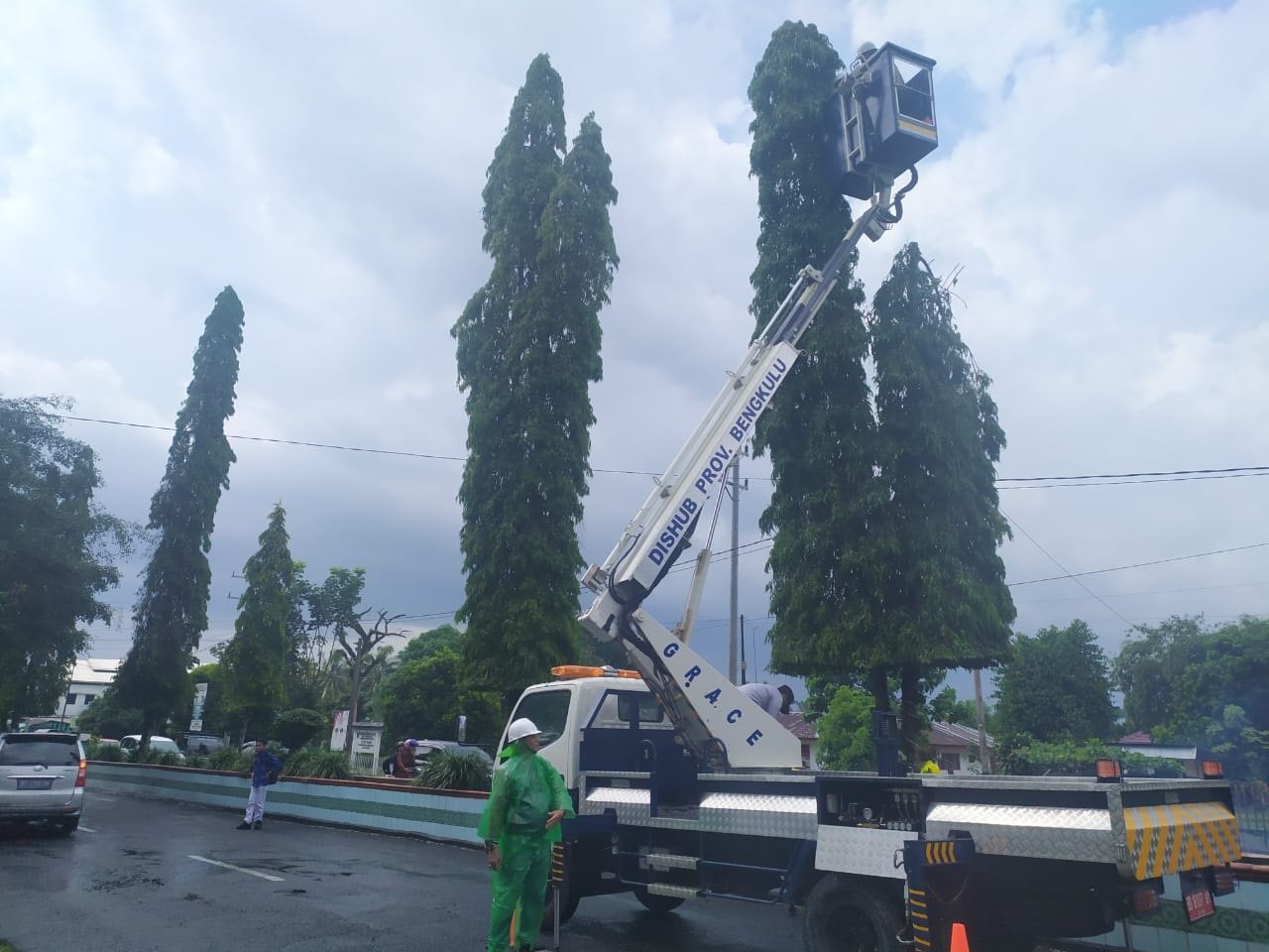 Kota Bersolek, Pinjam Mobil Provinsi