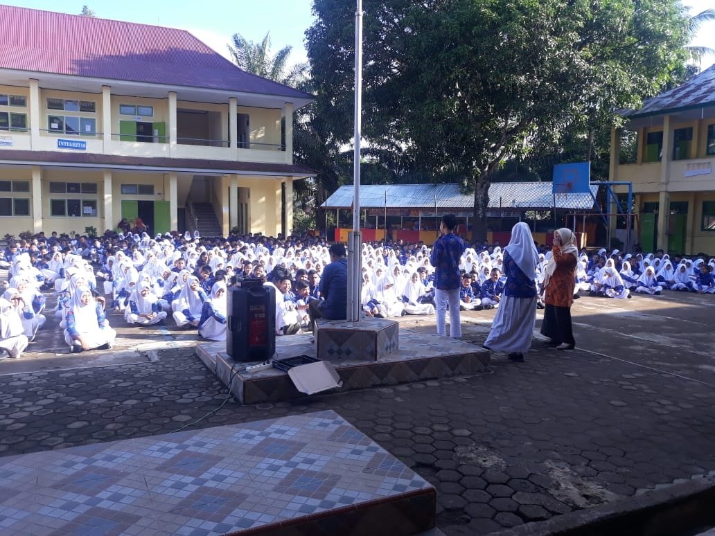 Literasi Pengalaman, Hiasi Hari Pertama SMPN 1