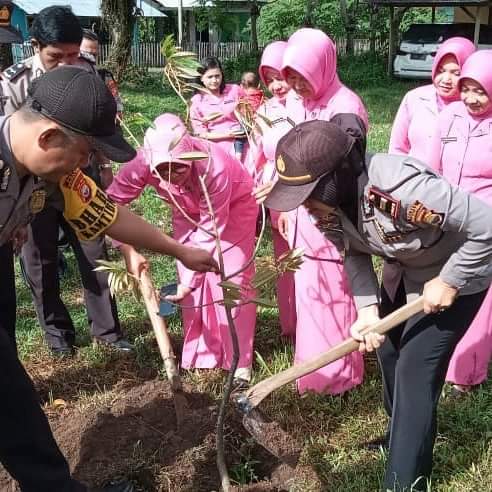 Polisi Peduli Penghijauan