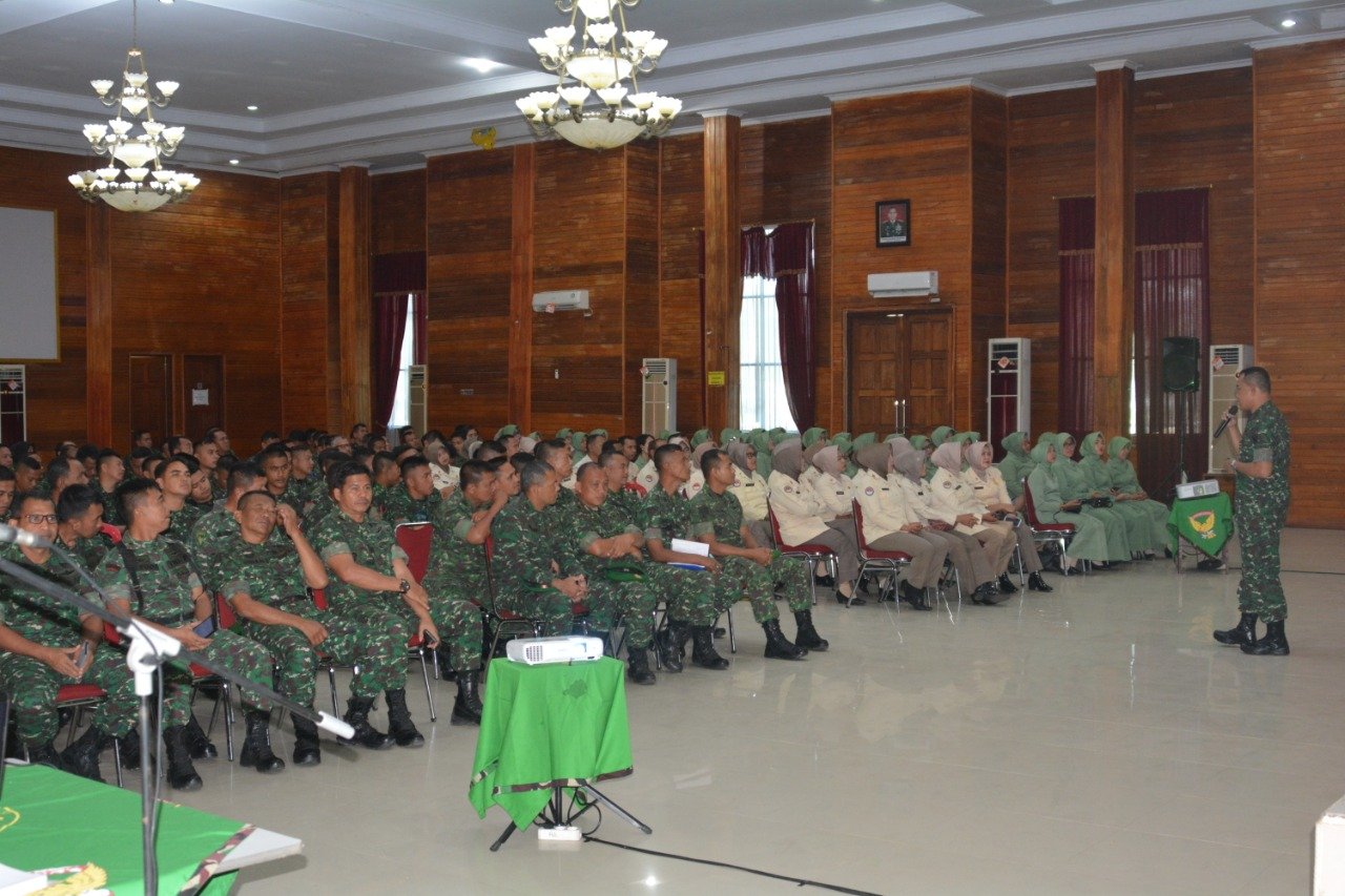 Prajurit dan ASN Korem 041/Gamas Diberikan Penyuluhan Hukum