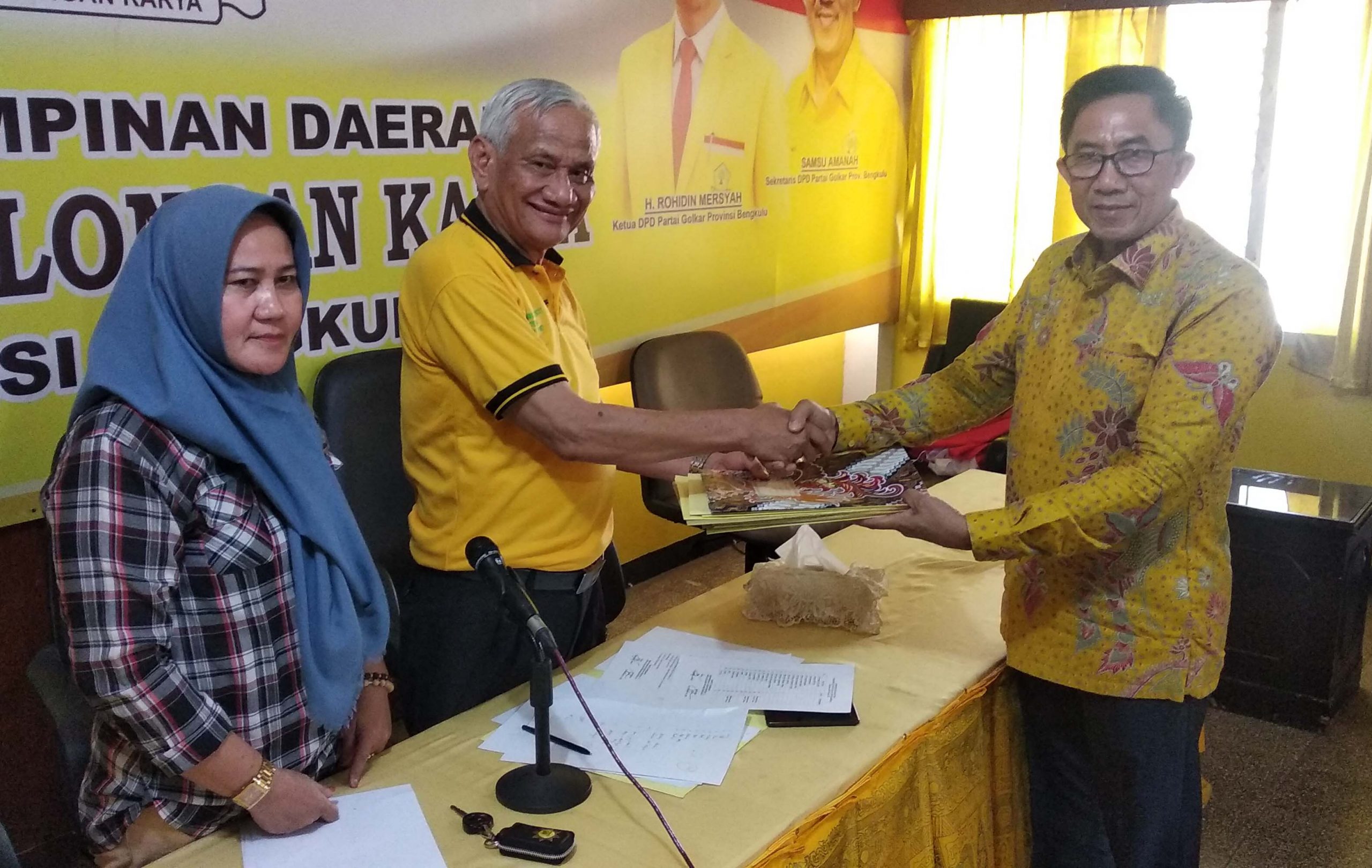 Kembalikan Formulir, Gubernur Kantongi 14 Dukungan Suara