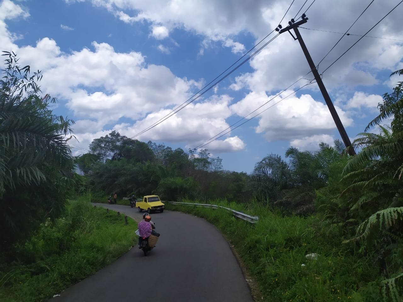 Tiang Listrik Miring, Pengguna Jalan Cemas