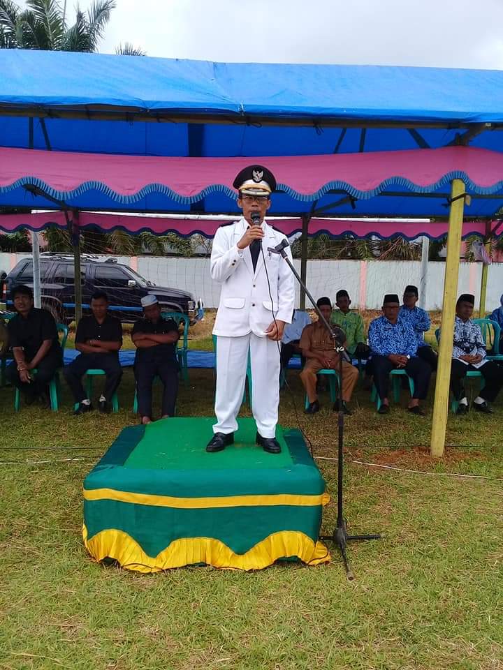 Pemdes Bangun Jalan Lingkungan