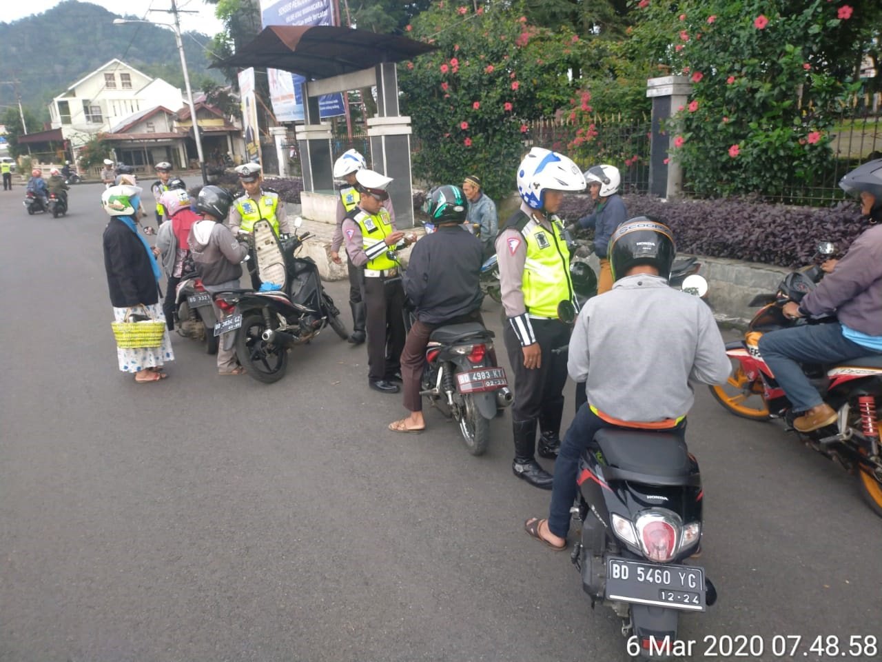 Operasi Rutin, Satlantas Keluarkan 16 Surat Tilang