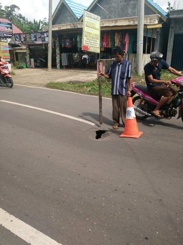 Angkutan Roda 10 Dinilai Merusak Jalinbar