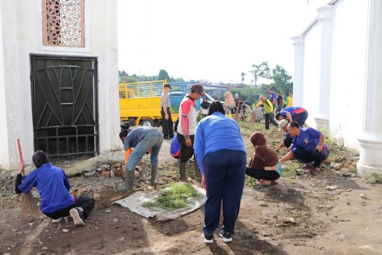 Masjid Agung dan Gereja GKII Jadi Sasaran