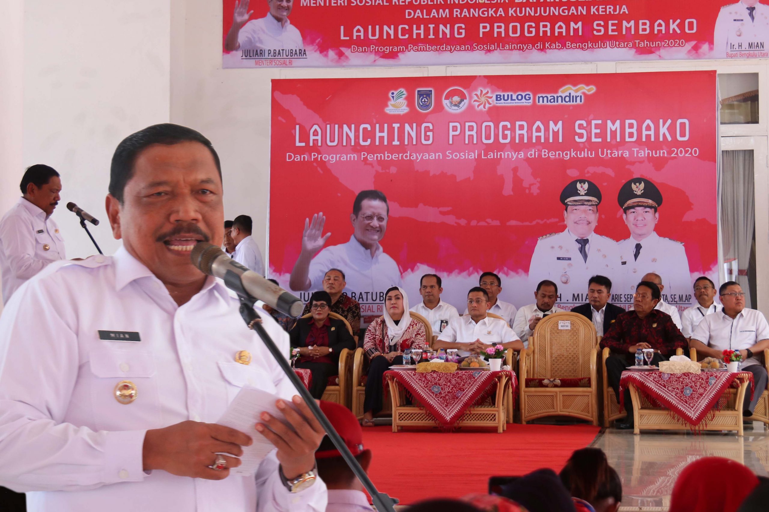 Kucurkan Beasiswa, Bupati Apresiasi Graduasi Mandiri KPM PKH