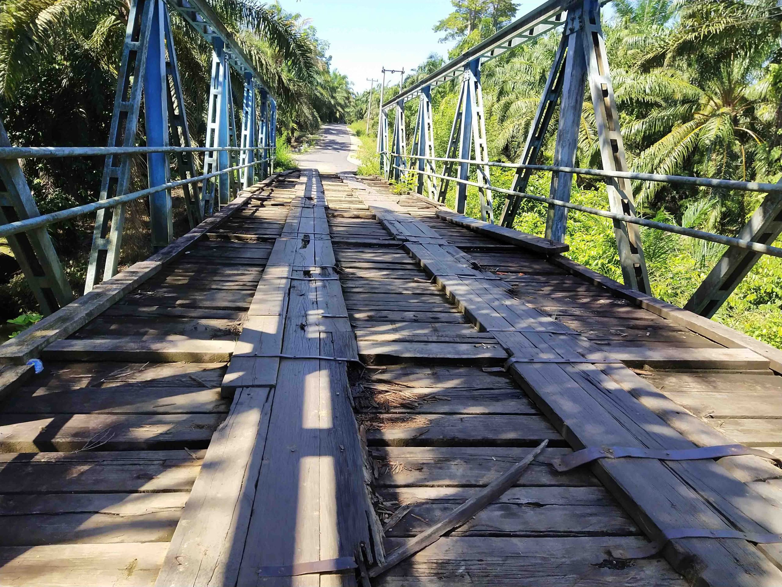 Jembatan Desa Manjunto Jaya Butuh Perbaikan