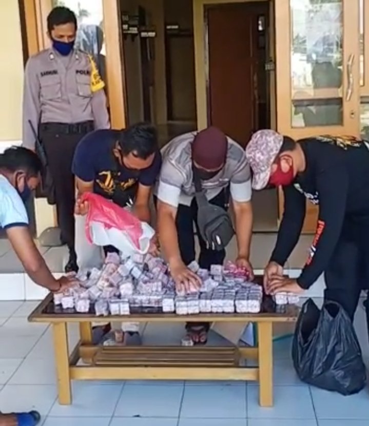 Polisi Sita Ribuan Petasan Cabe