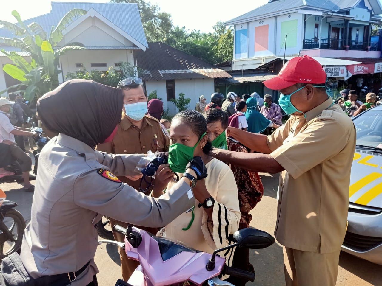 Pengguna Jalan Dapat Masker