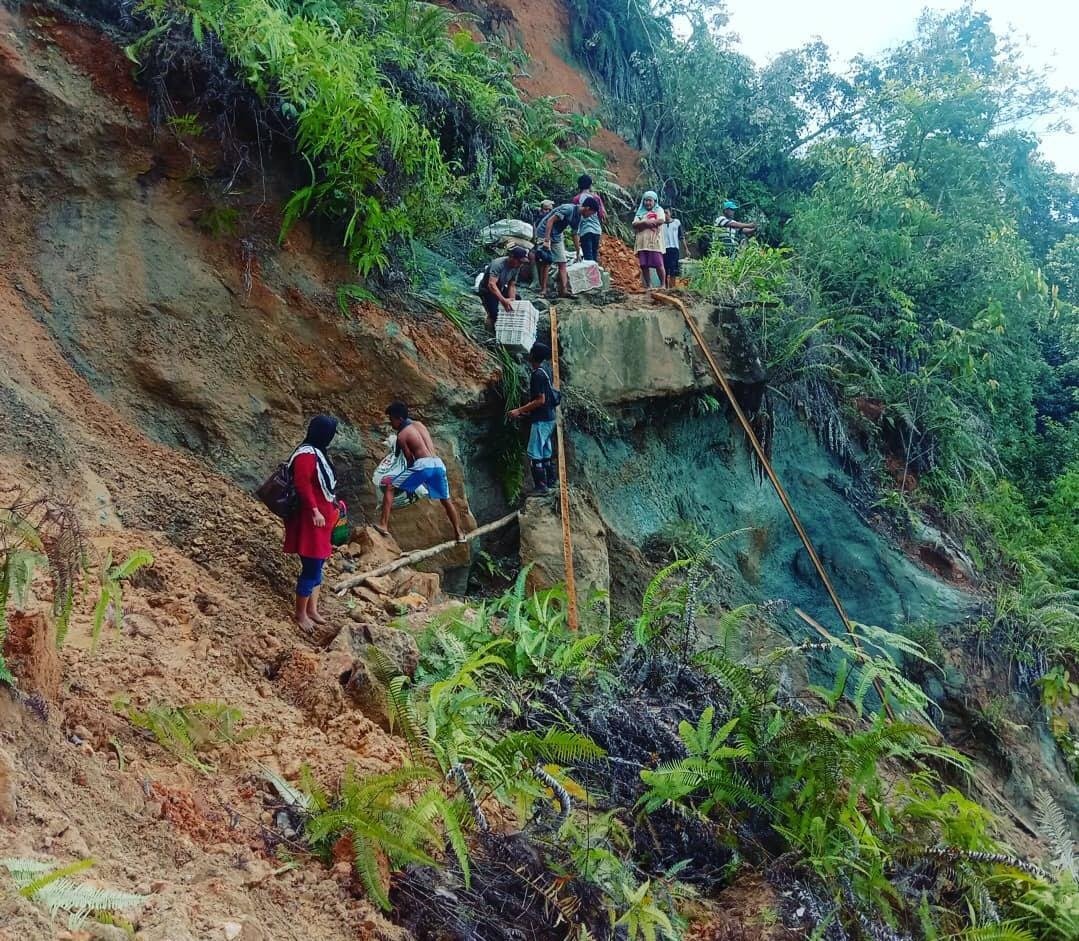 Jembatan Putus, Longsor Tandai ‘Telan’ Rel Molek