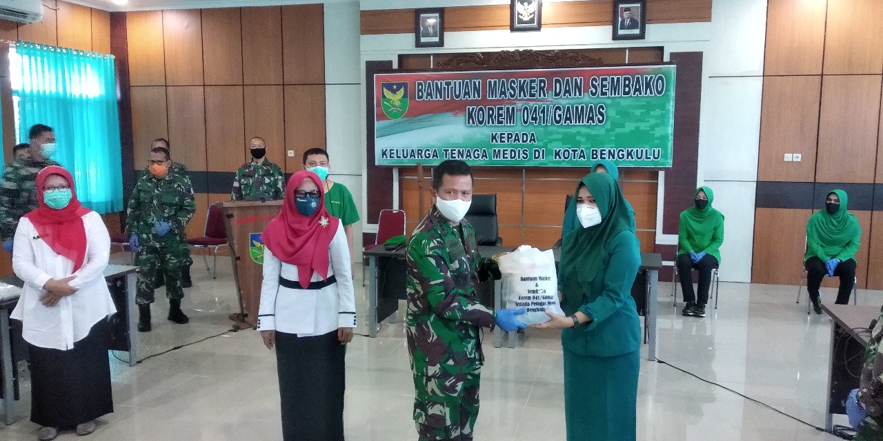 Korem 041/Gamas Salurkan Masker dan Sembako