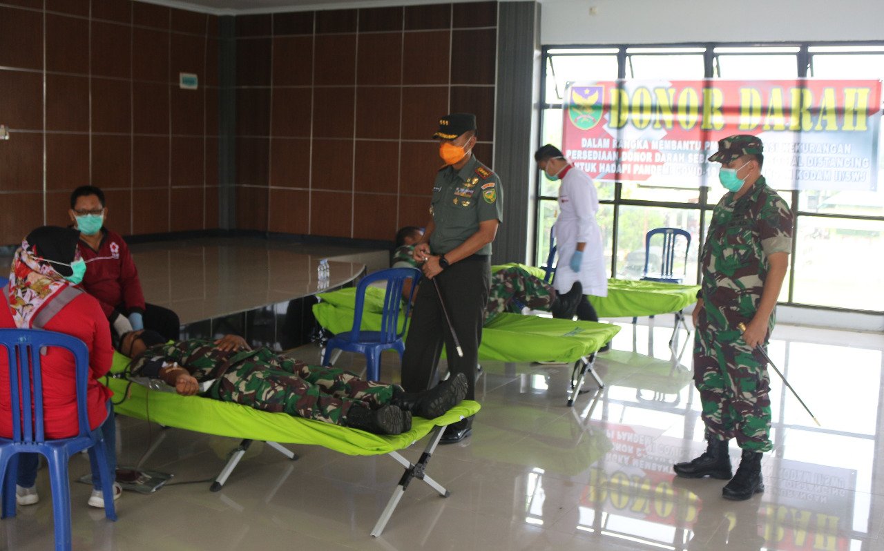 Ditengah Wabah Covid-19, Prajurit TNI 041/Gamas Donor Darah