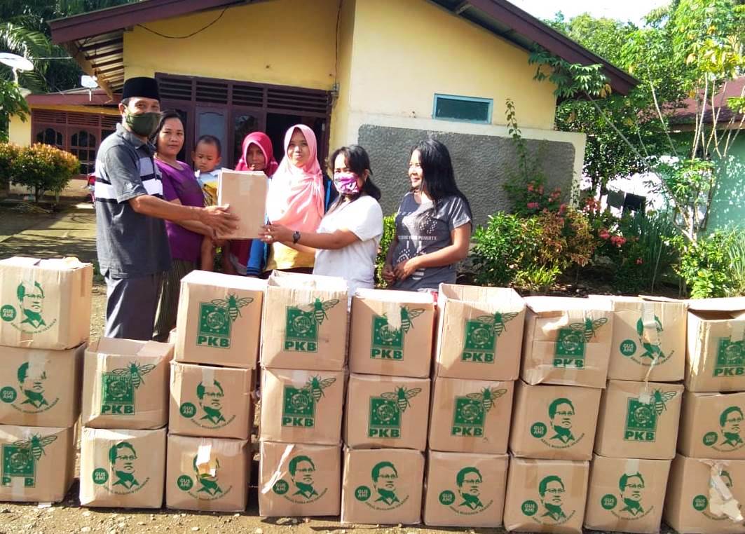 Peduli Covid, Dewan Bagikan Ribuan Paket Bapo