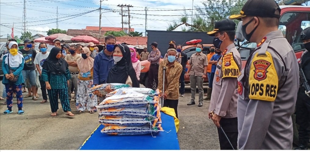 Kapolda Bagikan Bantuan Beras 500 Kg