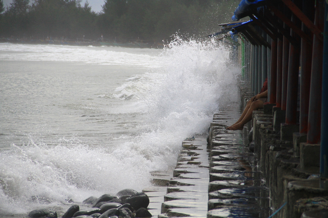 Waspadai Gelombang Tinggi