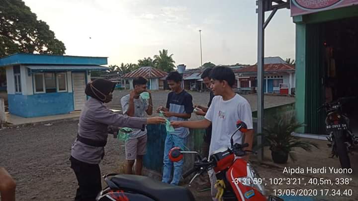 Tertangkap Nongkrong, Pemuda ini Ngaku Tak Kebagian Masker