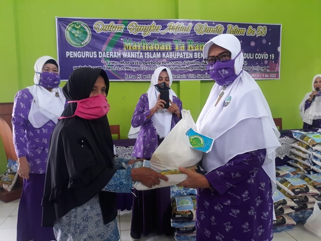 Milad Ke-58, Wanita Islam Salurkan Kepedulian Untuk Warga