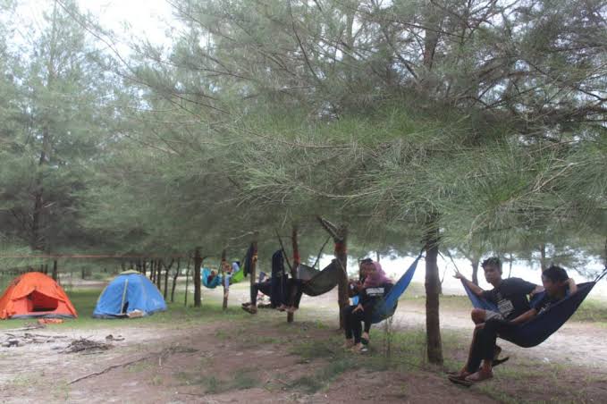 Wacana New Normal, Pengunjung Pantai Kembali Ramai