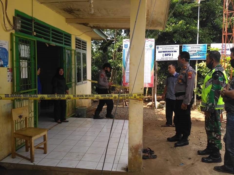 Musyawarah Datar Macang Buntu, Kantor Desa Dipolice line 