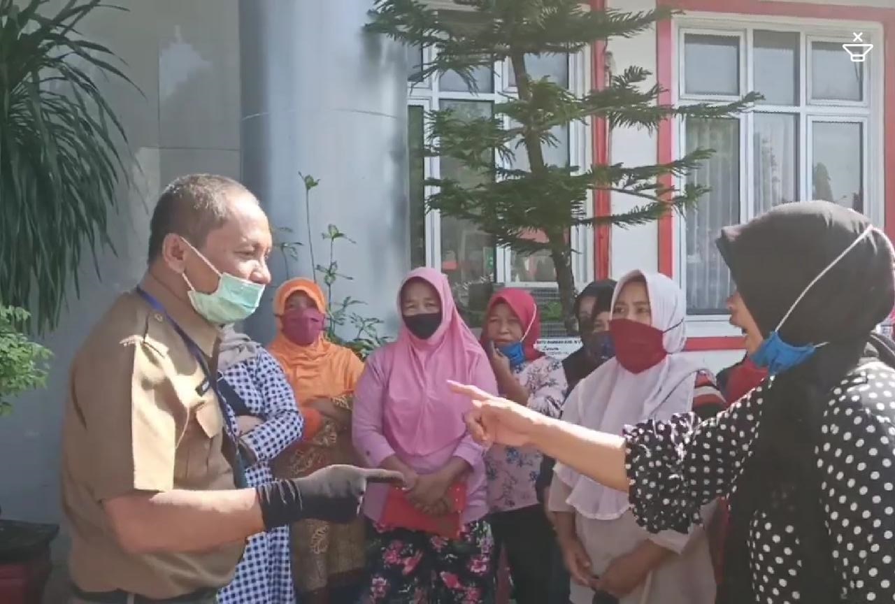 Lagi, Kantor Desa Taba Baru Diserbu Emak-Emak