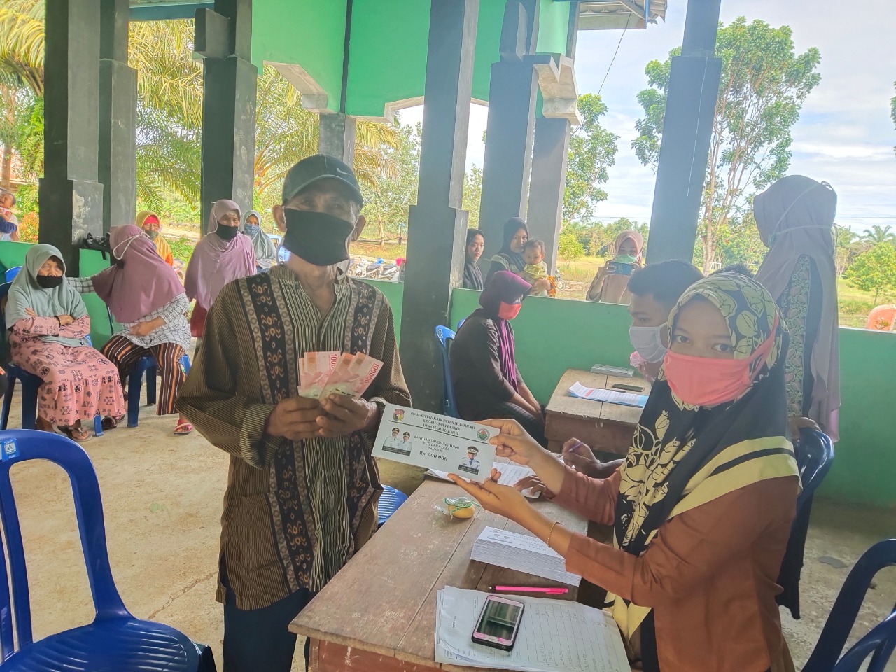 Maju Makmur Bagikan BLT Tahap Kedua