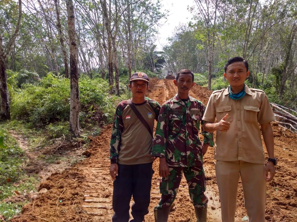 TNI Gempur Pembukaan Jalan SP1-K5