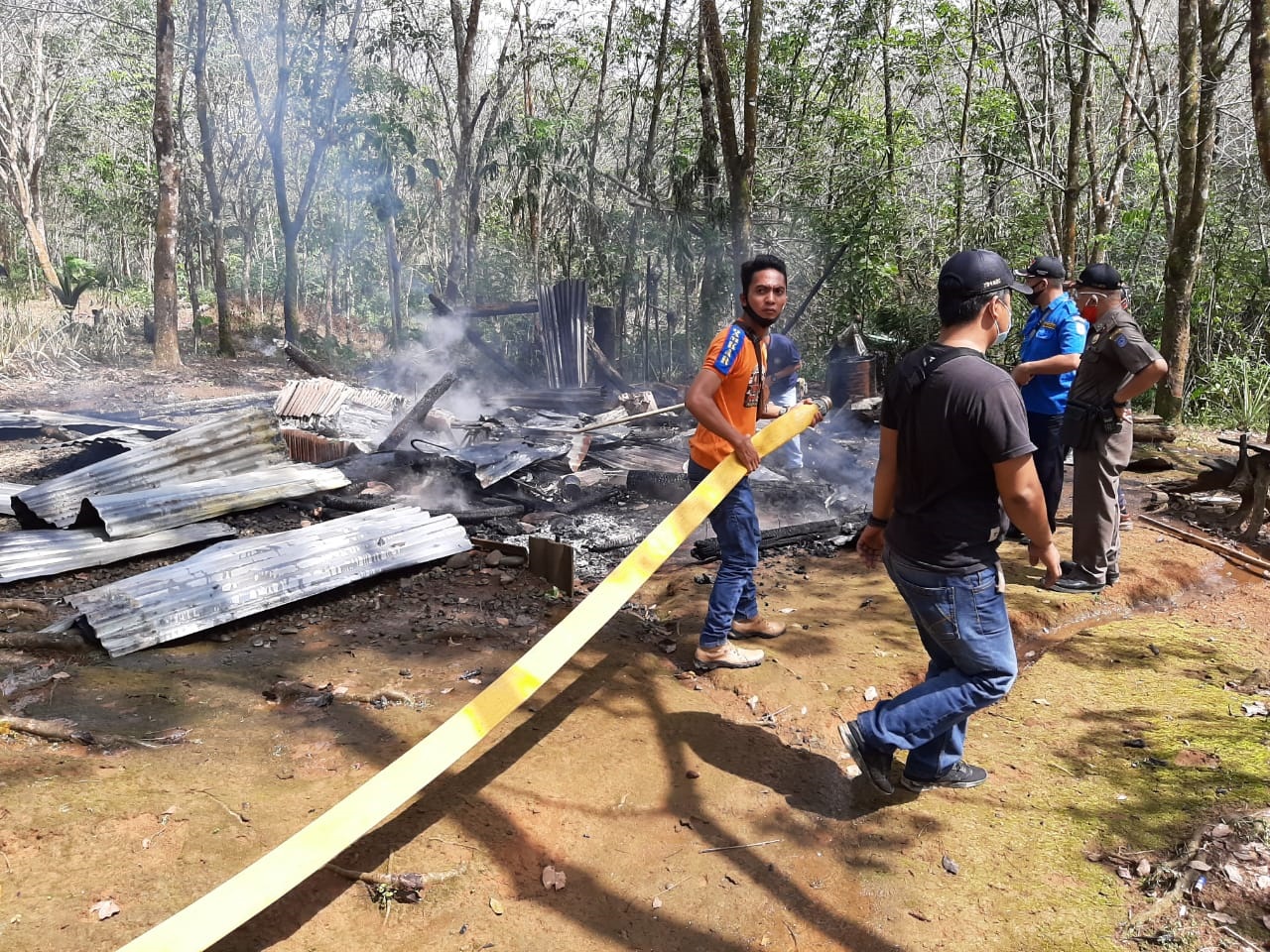 Ditinggal Nyadap, Rumah Ludes Terbakar