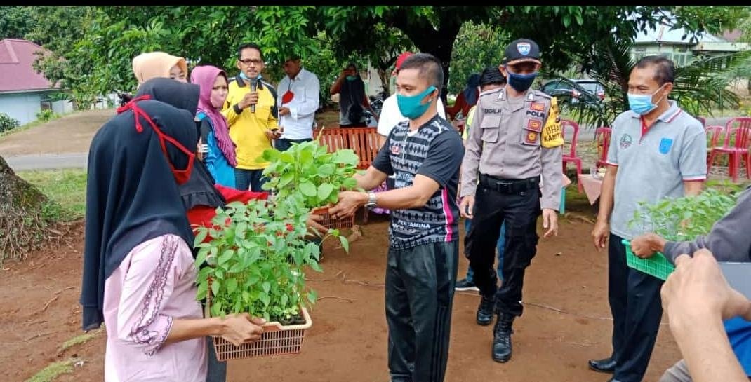 Camat Air Besi Ajak Warga Tanam Sayur