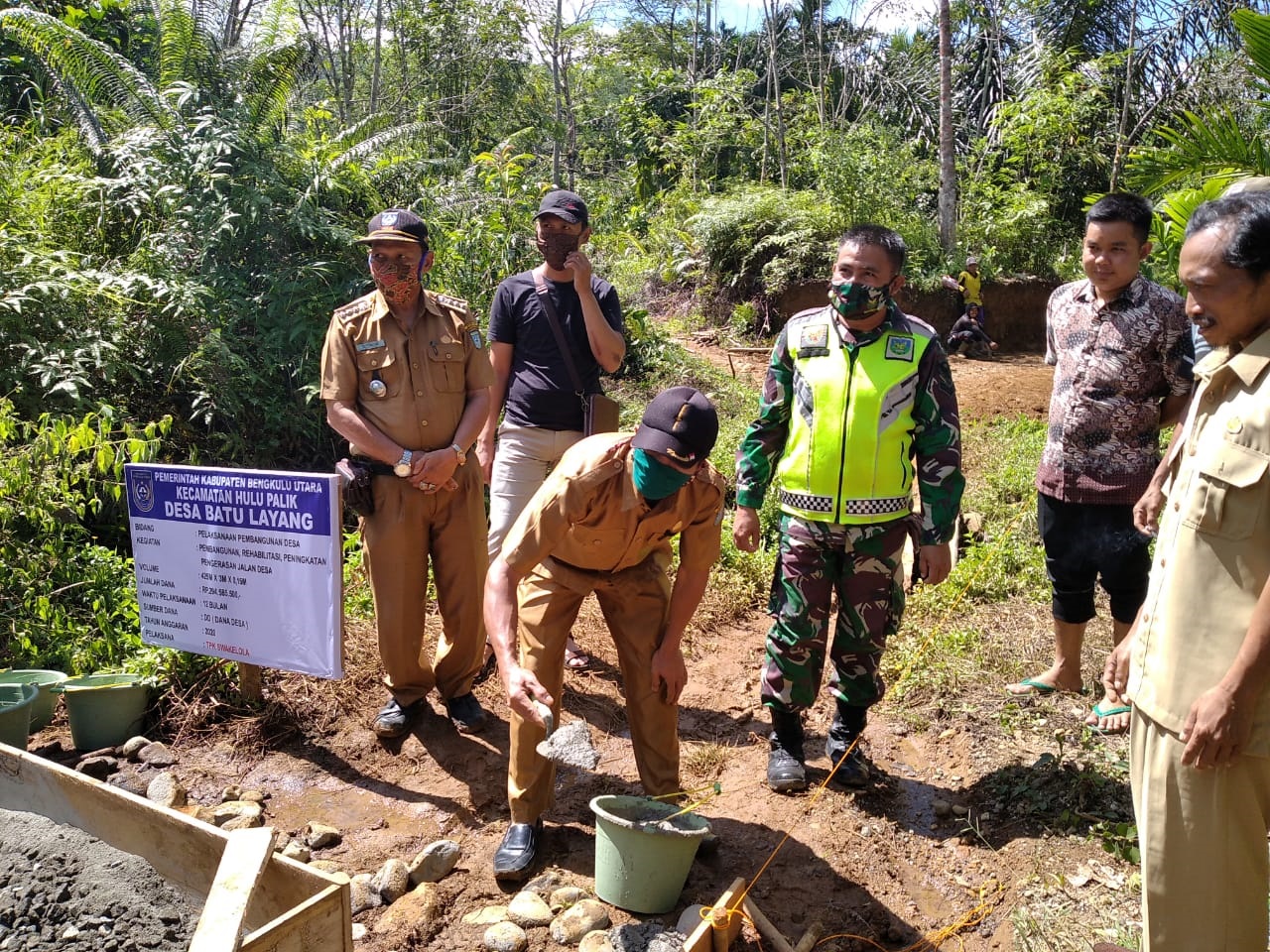 DD Tahap I, Batu Layang Bangun Jalan Rabat Beton