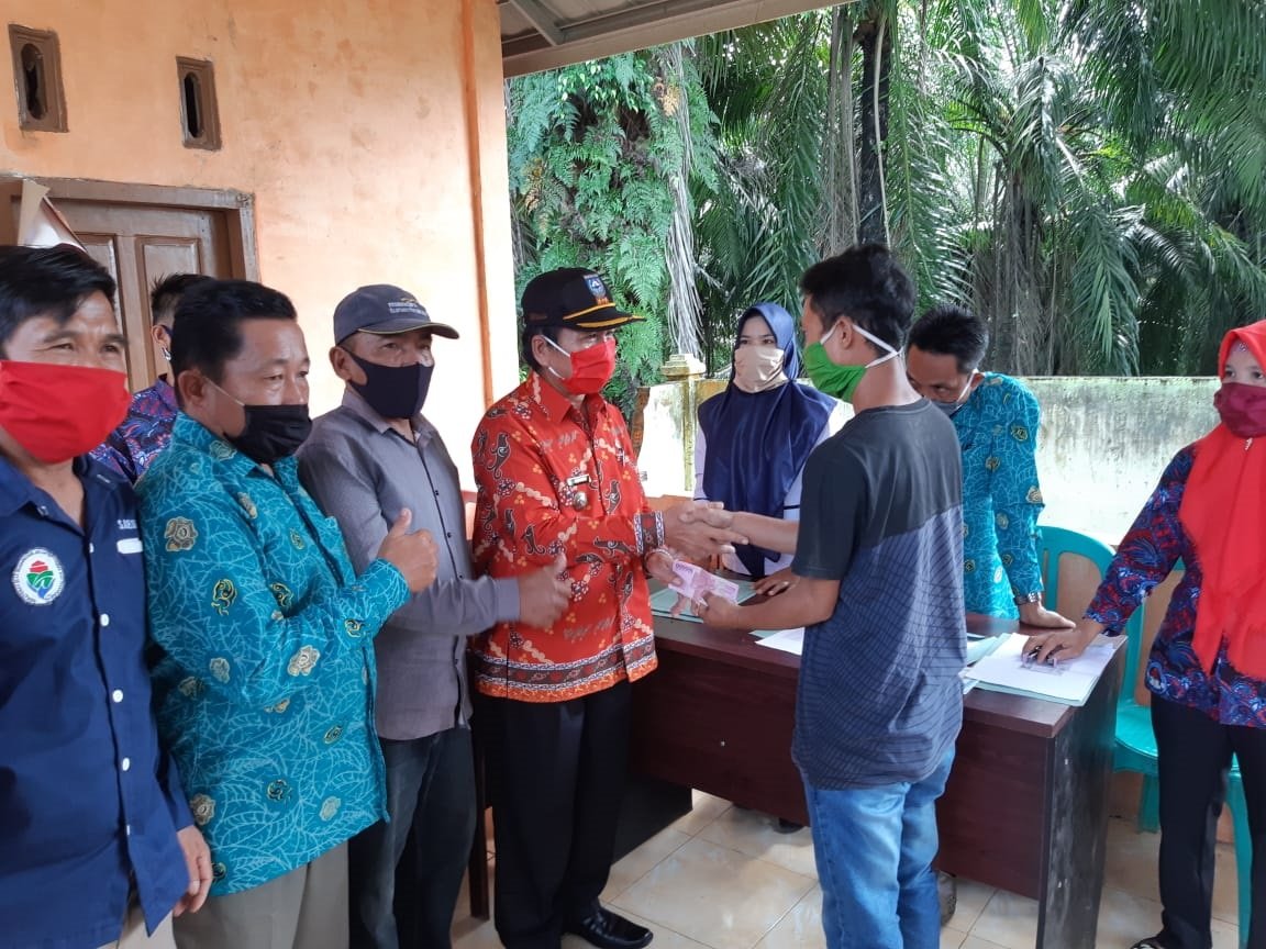 Pertama di TAP, Lubuk Gading Salurkan BLT DD