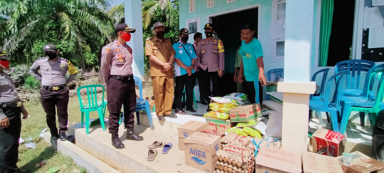 Gelontorkan 1,2 Ton Beras Untuk Korban Banjir