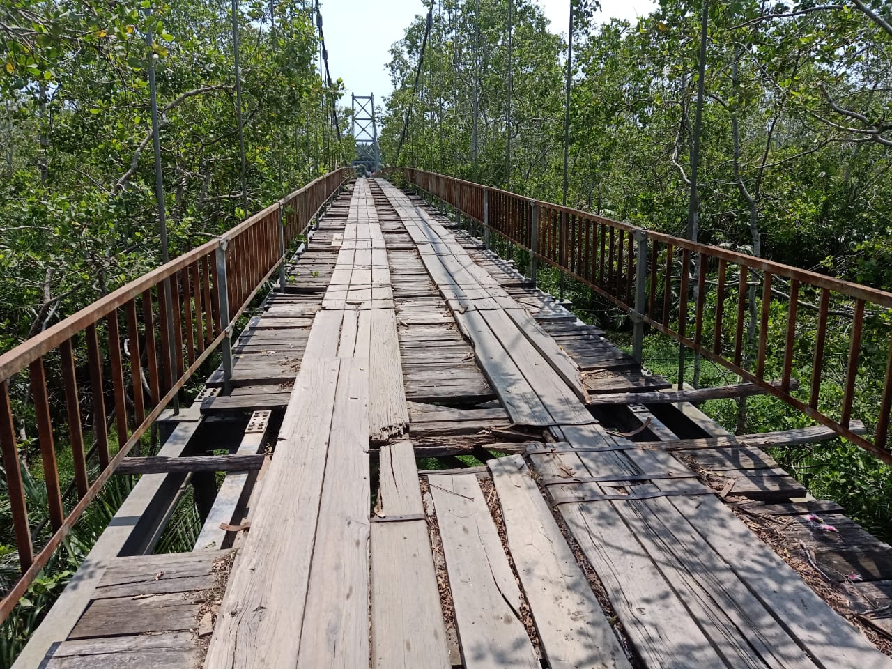 Secara Swadaya, Goro Perbaiki Jembatan