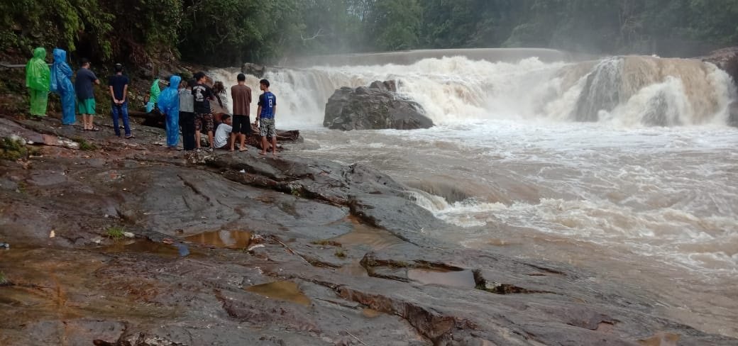 Tergelincir, Bendungan Tanjung Sari Makan Korban