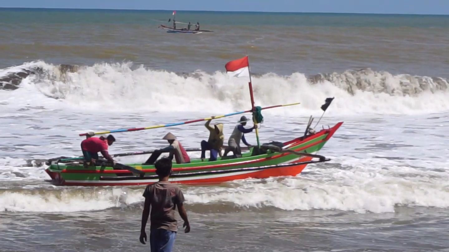 Gelombang Laut Tinggi, Nelayan Gigit Jari