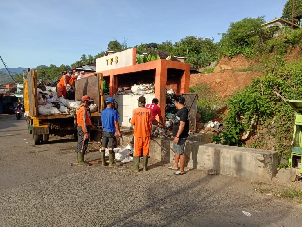 Tanpa Biaya Operasional, Petugas Tetap Tarik Sampah