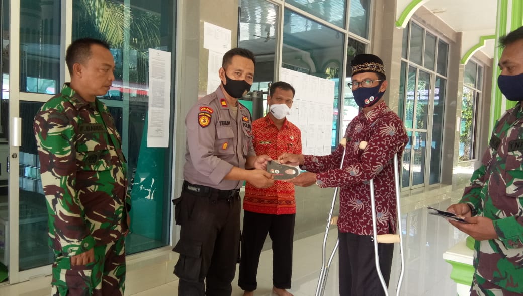 Dua Pcs Per KK, Pemdes Lubuk Sanai Bagikan 1.200 Masker