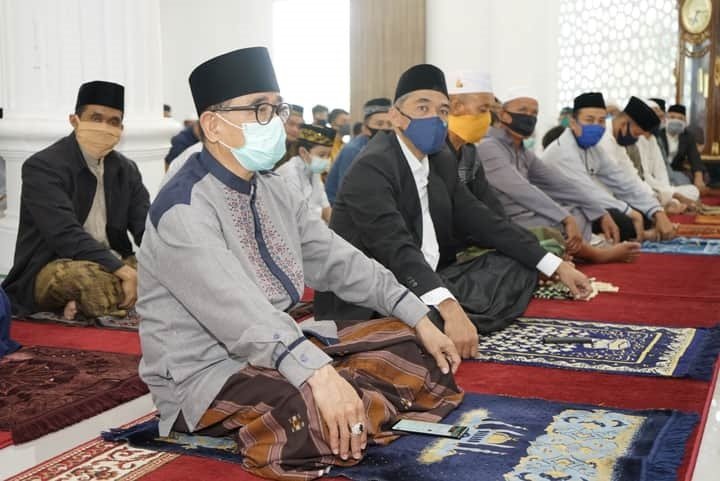 Bupati Sholat Id di Masjid Agung