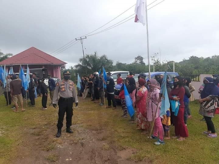 Konflik PDU, Warga “Kepung” Kantor Kecamatan