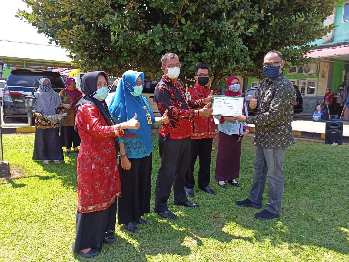 RSUD Arga Makmur Bagikan Kartu BPJS Ketenagakerjaan