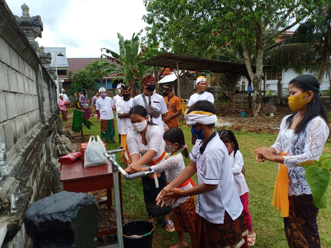 Umat Hindu Berdoa Bumi Segera Membaik