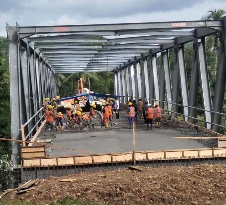 Kades Bersyukur, Jembatan Kota Lekat Hampir Selesai