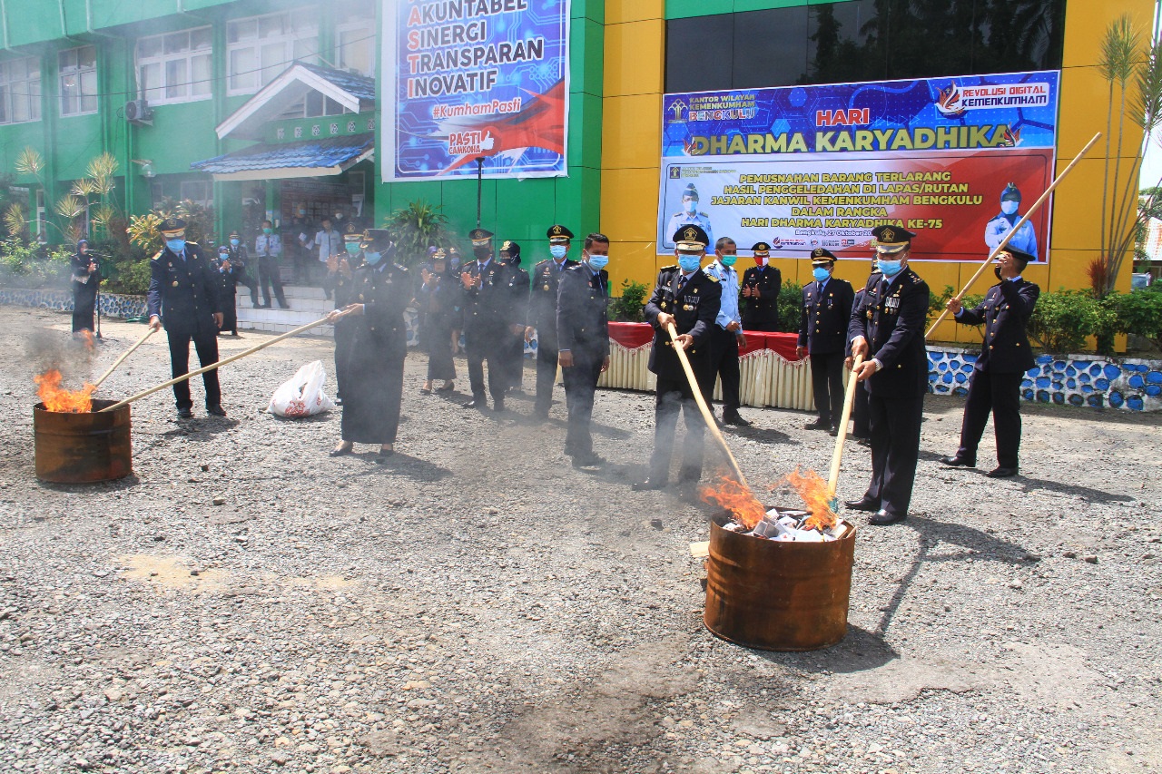 Barang Sitaan Dari Warga Binaan Dimusnahkan