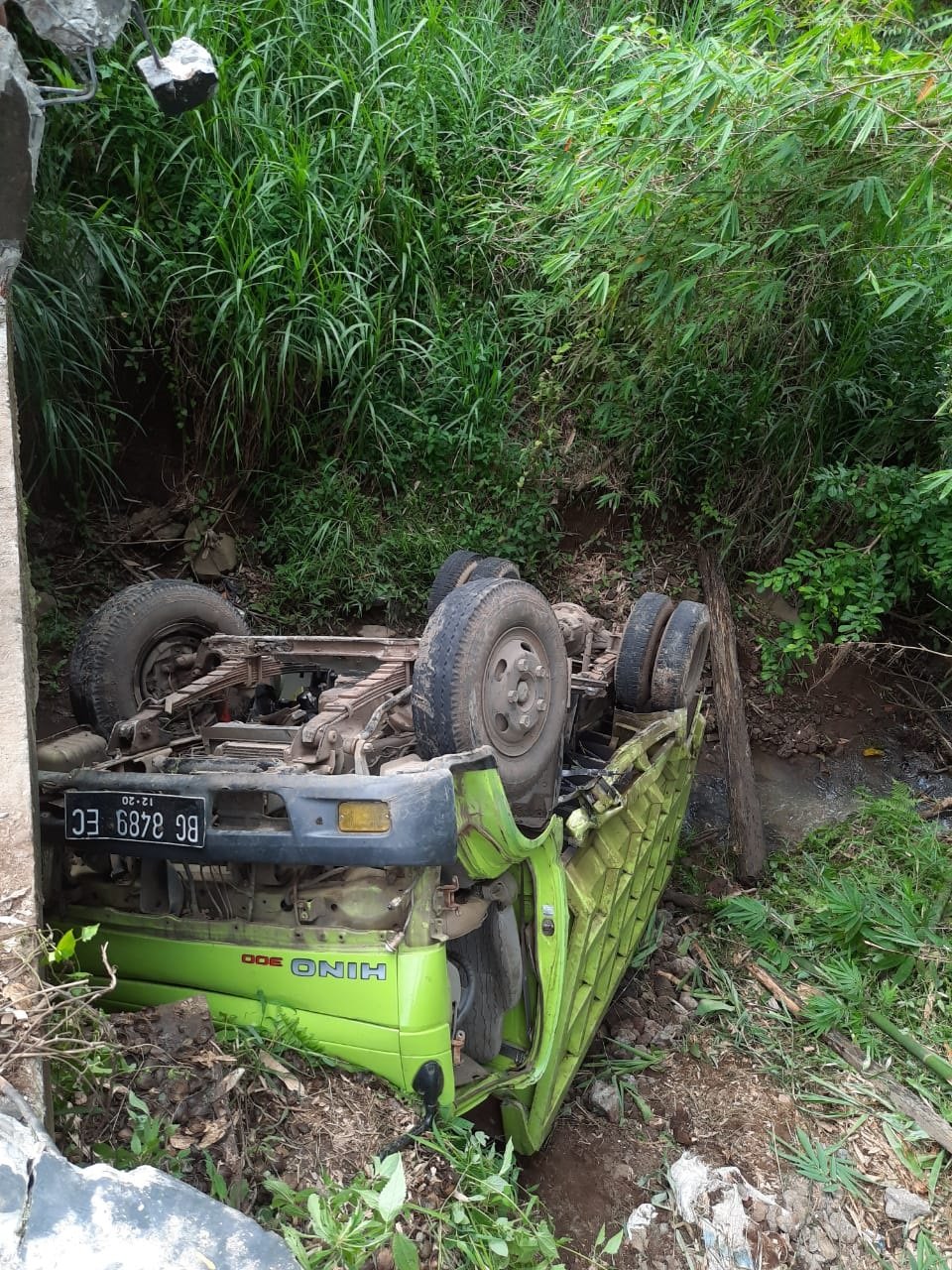 Hilang Kendali, Truck Terjun Kejurang