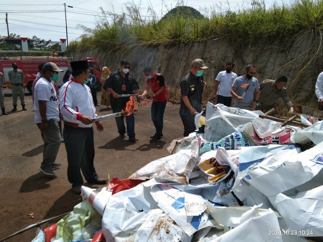 Bawaslu Lebong Musnahkan 516 APS Paslon