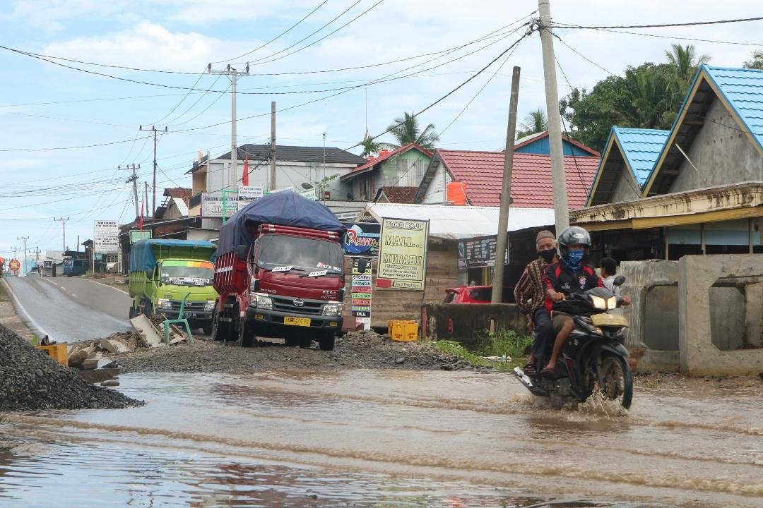 Jalinbar Tersumbat, 44 KK Warga Giri Kencana Terendam