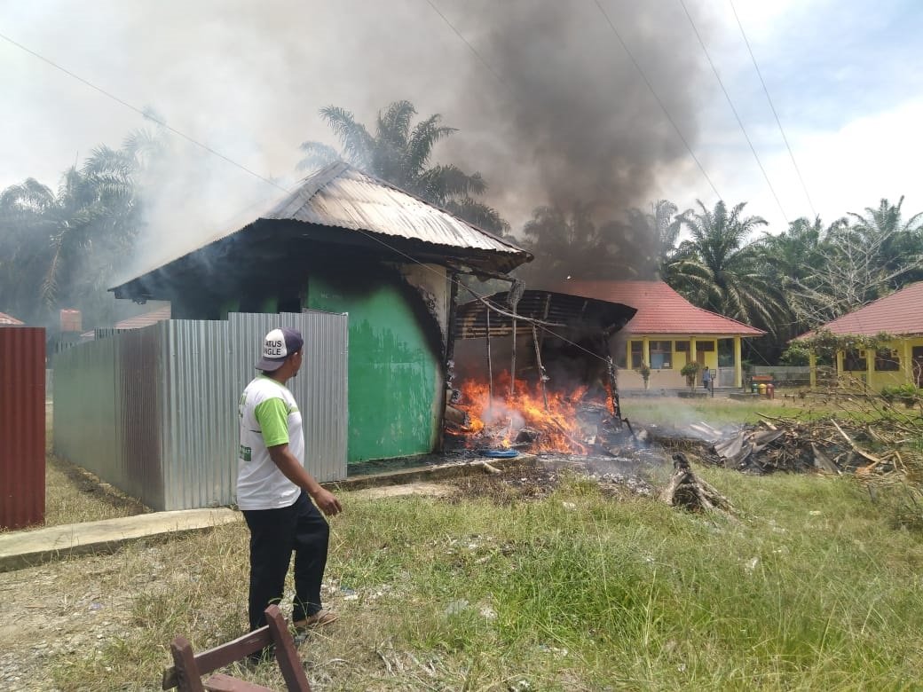 Terbakar, Gudang dan WC SMK Negeri 03 Ludes