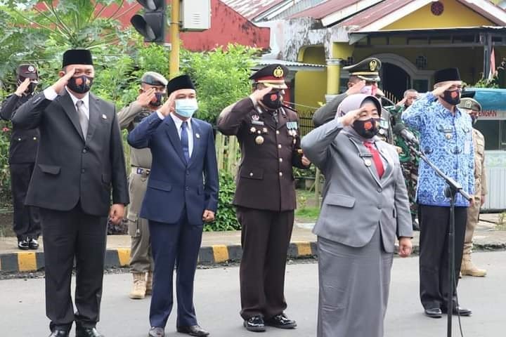 Hari Pahlawan, Pemkab Tabur Bunga